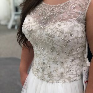 Wedding Dress - Never Worn - Still has tags